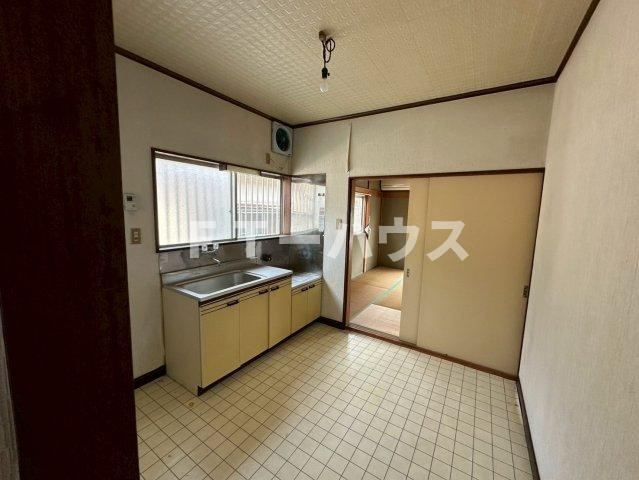 船橋市前原西８丁目のアパートの居間・リビング