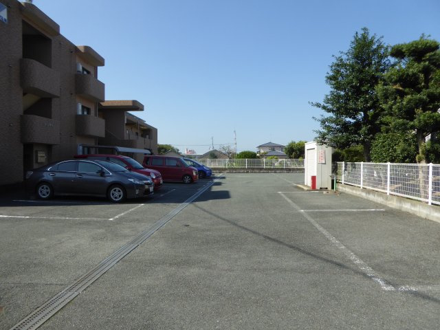 シャンティの駐車場