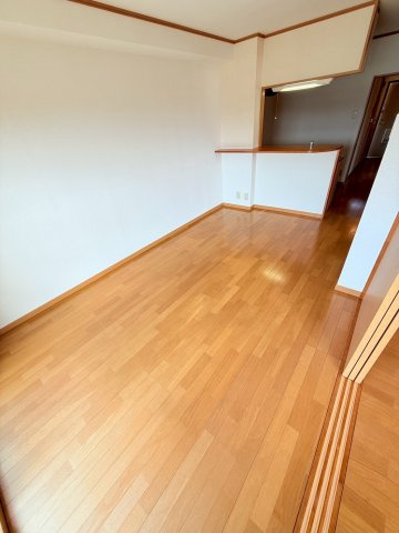 ロイヤルハイツⅡの居間・リビング