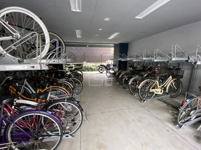 【その他共用部分】 | プレサンスOSAKADOMECITYクロスティ | プレサンスOSAKADOMECITYクロスティ（プレサンスオオサカドームシティクロスティ）　駐輪場