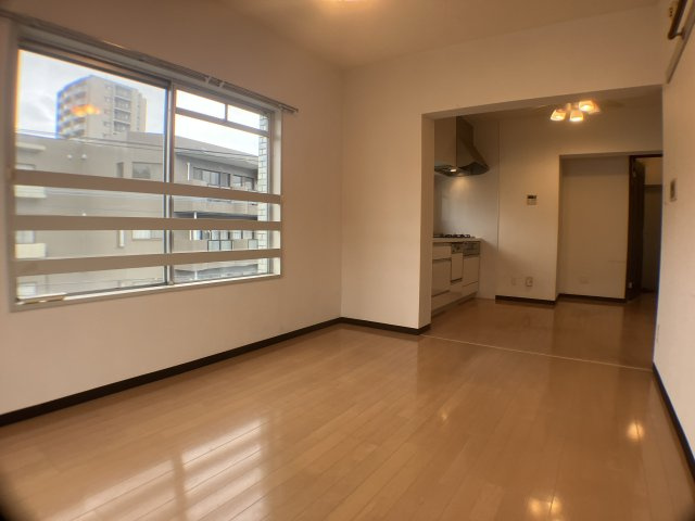 さいたま市桜区西堀２丁目の賃貸マンションの居間・リビング