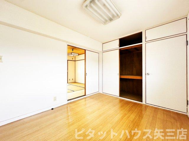 平野マンションの居間・リビング|ゆったり過ごせるリビングです