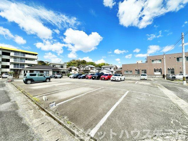 平野マンションの駐車場|駐車スペースもあります