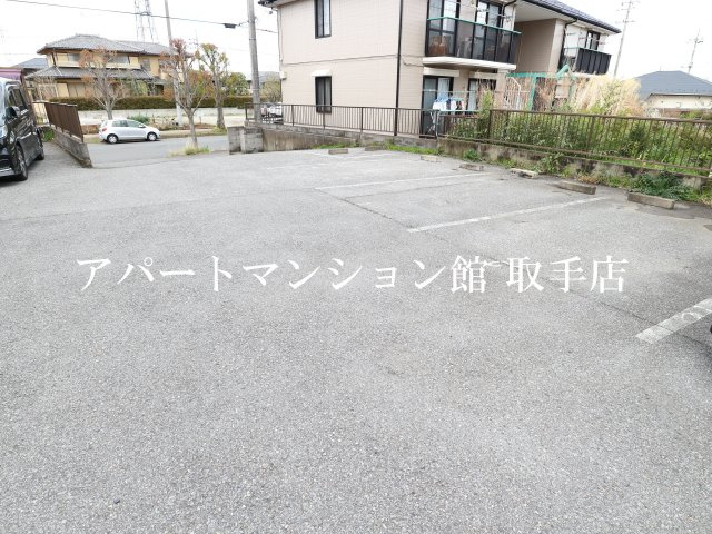 シャルマンハイムの駐車場