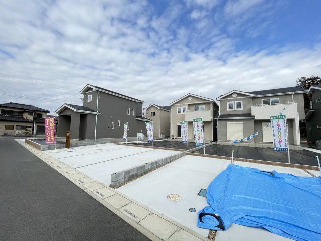 熊谷市塩　AiTOWN　全17区画9邸の前面道路含む現地写真