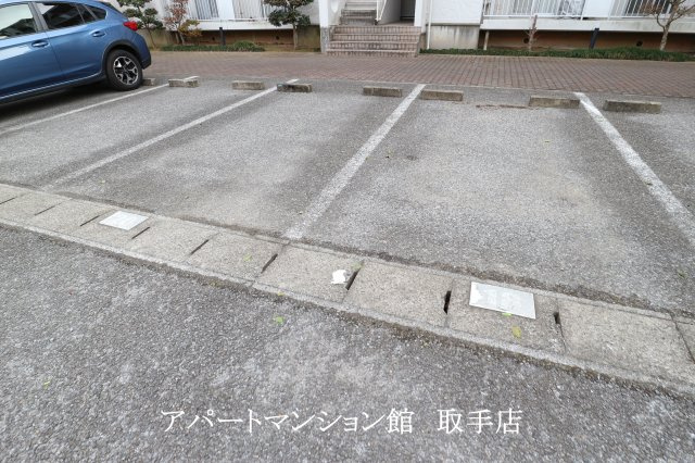 マノワール井野の駐車場