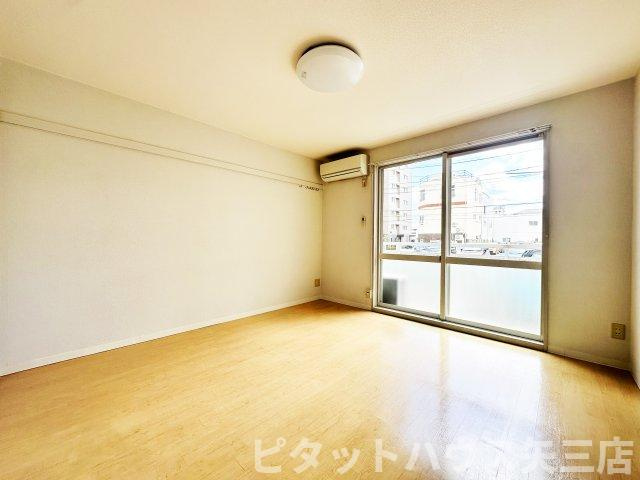 フレグランス望の居間・リビング|ゆったりとした居間です