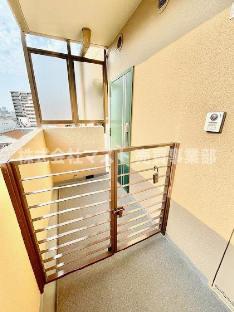 朝日プラザ北田辺のその他|◆専用ポーチがあることで、雨の日に傘の準備や荷物の出し入れがスムーズに♪生活の小さいなストレスを軽減します♪
