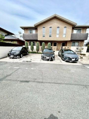 ラシーネ向日葵の駐車場