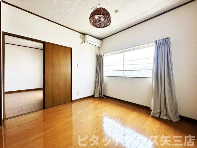 エクシード山城の居間・リビング|ゆったり過ごせる居間です