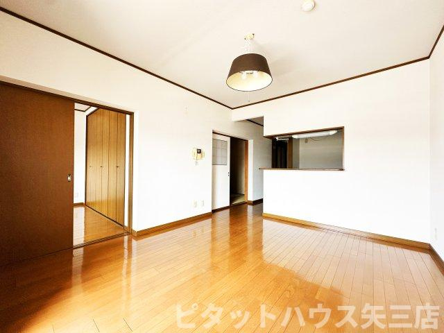 エクシード山城の居間・リビング|居間です