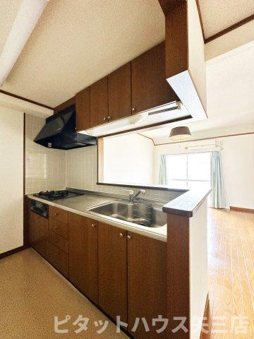 エクシード山城のキッチン|コンパクトなキッチンで掃除もラクラク