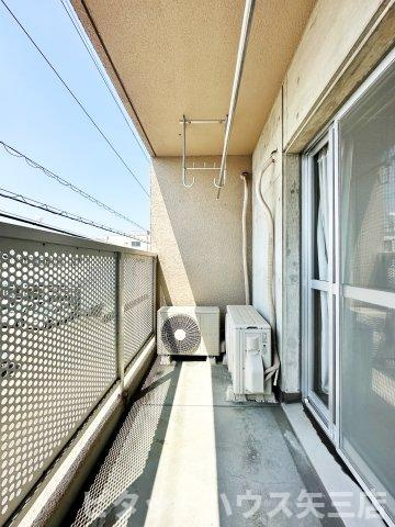 エクシード山城のバルコニー|外からの目が気にならないバルコニーで洗濯物が干せます