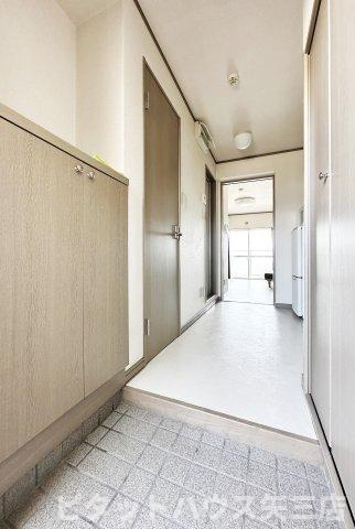エクシード山城の玄関|収納もある玄関です