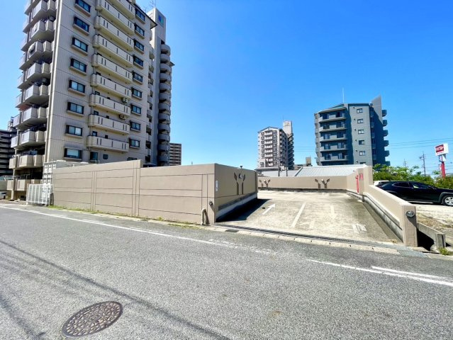 グローリアスヒルズ日進第二の駐車場|駐車場入口