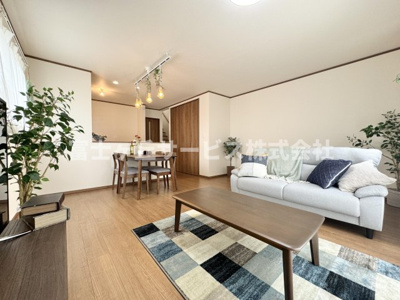 【居間・リビング】 | 静岡市葵区上土2丁目 7期 新築一戸建て 2号棟 | リビングダイニングです