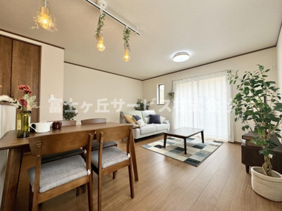 【居間・リビング】 | 静岡市葵区上土2丁目 7期 新築一戸建て 2号棟 | リビングです