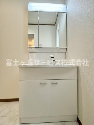 【独立洗面台】 | 静岡市葵区上土2丁目 7期 新築一戸建て 2号棟 | 朝の身支度に便利な独立洗面台です