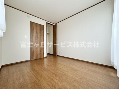 【子供部屋】 | 静岡市葵区上土2丁目 7期 新築一戸建て 2号棟 | 子供部屋としても使える洋室です