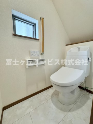 【トイレ】 | 静岡市葵区上土2丁目 7期 新築一戸建て 2号棟 | 1Fトイレです
2Fにも同タイプのトイレがあります