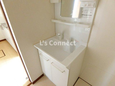 【洗面所】 | グランフォーレタウン | 朝の支度もスムーズな独立洗面台。