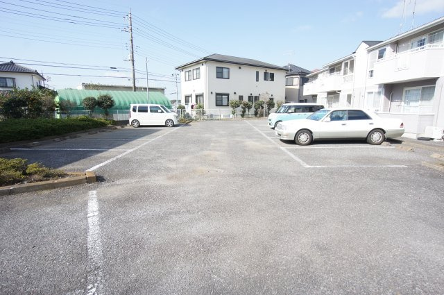 クレストアヅマ2の駐車場