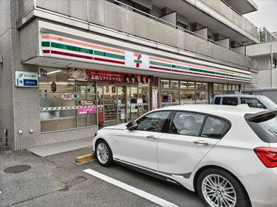 セブン-イレブン 横浜岸根公園店まで400ｍ