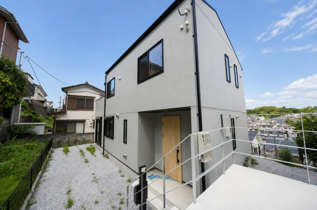 【高台の開放感を暮らしに】土地57坪超×眺望良好×18.4帖LDK｜穏やかな第1種低層住宅街の新築戸建て★仲介手数料無料★