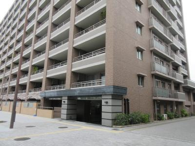 ファミール二条ステーションサイドの外観
