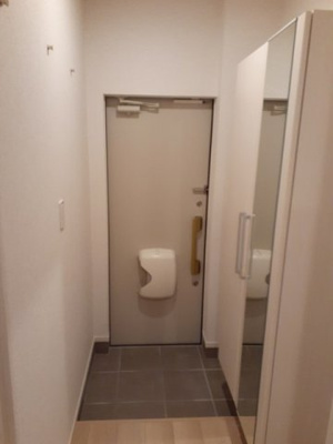 【玄関】 | アリビオＡ | 収納もある玄関です