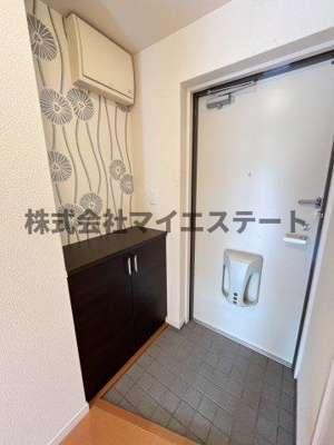 【玄関】 | メゾンシャルマン | 別部屋写真