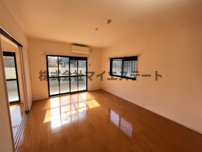 【居間・リビング】 | メゾンシャルマン | 別部屋写真