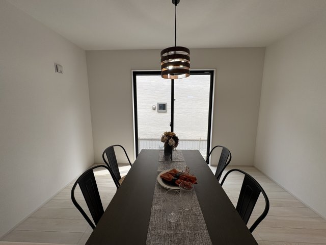 堺市東区大美野の新築一戸建の居間・リビング|使いやすい居間です