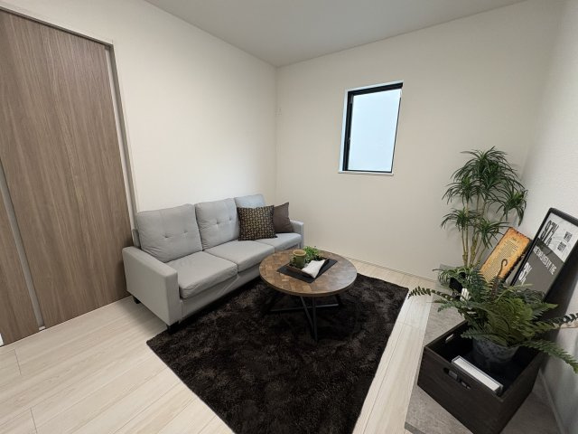 堺市東区大美野の新築一戸建の居間・リビング|ゆったりとした居間です