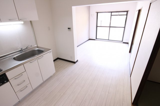 グリーン北塩屋の居間・リビング