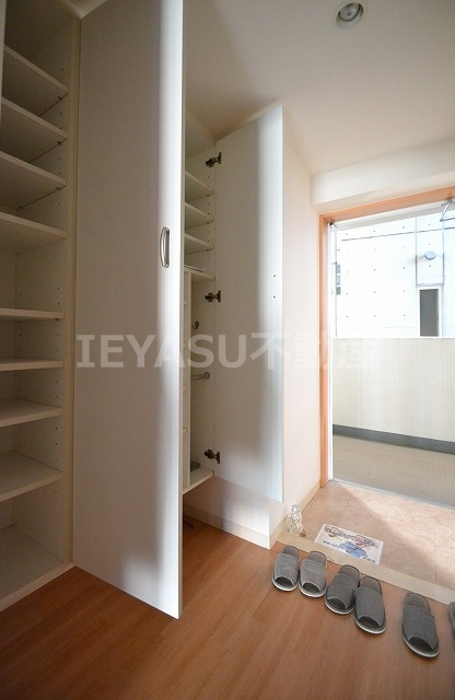 リーベングランツ平和大通りの玄関