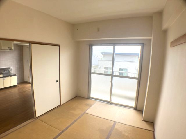 グレーストーエイの寝室|和室がひろがる居住スペース