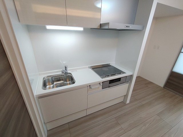 神戸市長田区川西通４丁目のアパートのキッチン|システムキッチン（IH3口）