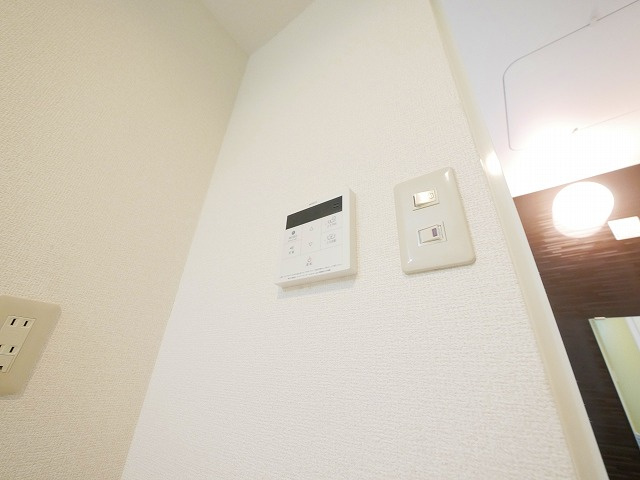 ローレルスクエア木津川台第１期4番館の設備|給湯器リモコンです