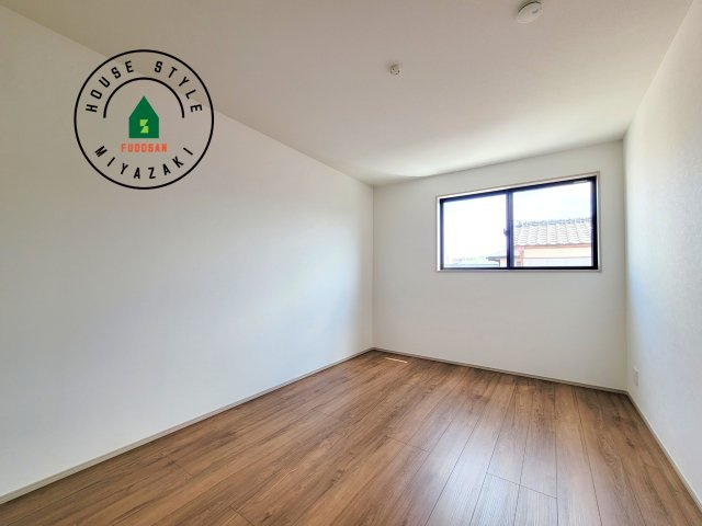 宮崎市フォレクス中西町第2-1棟（1号棟）の寝室|主寝室には収納力に優れたクローゼットがありますので、お部屋もすっきり片付きます。