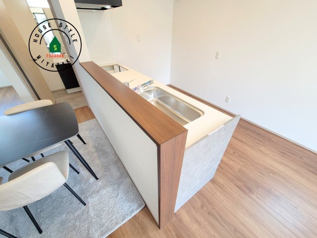 宮崎市フォレクス中西町第2-1棟（1号棟）の設備|キッチンから立ち込める香りが今日の料理を期待させます。