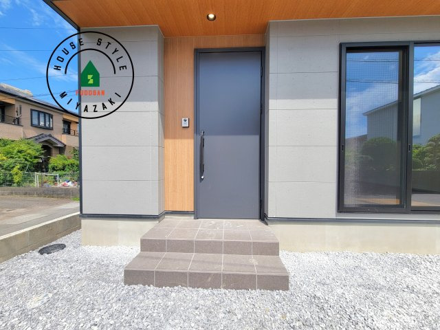 宮崎市フォレクス中西町第2-1棟（1号棟）の玄関|おでかけの時も帰った時も、「我が家」を最初に感じでもらえる素敵な空間に。