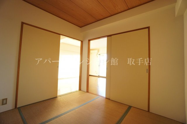 KNグランドハイツの和室