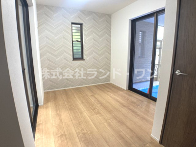 【洋室】 | 所沢市上安松　全1棟 | １F　約5.5帖の洋室