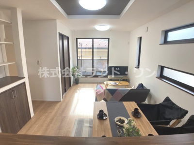 【居間・リビング】 | 所沢市上安松　全1棟 | 約14帖の２階LDK