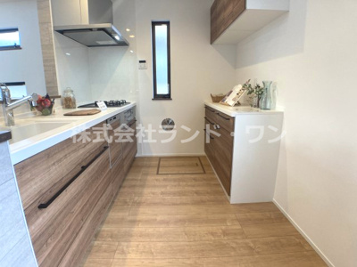 【キッチン】 | 所沢市上安松　全1棟 | 収納豊富なキッチン