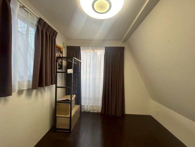 京王線急行停車駅「千歳烏山」駅6分　東京組施工中古戸建　車庫付き3LDKグルニエありの洋室