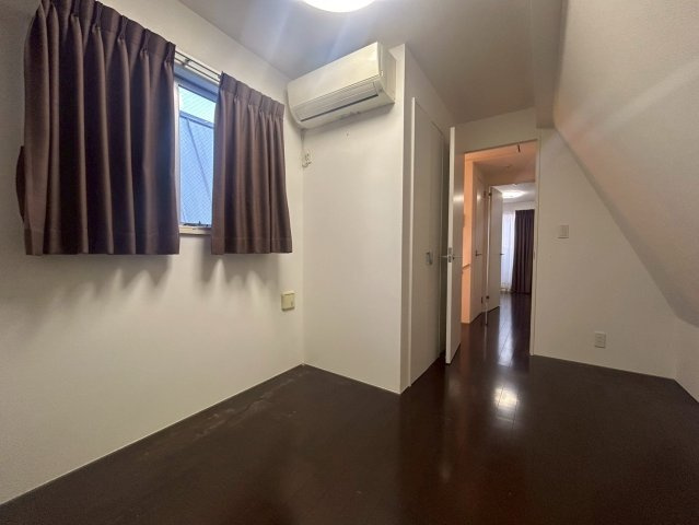 京王線急行停車駅「千歳烏山」駅6分　東京組施工中古戸建　車庫付き3LDKグルニエありの洋室