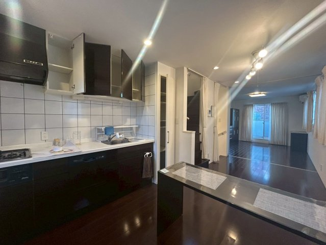 京王線急行停車駅「千歳烏山」駅6分　東京組施工中古戸建　車庫付き3LDKグルニエあり