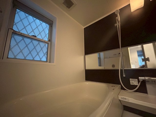 京王線急行停車駅「千歳烏山」駅6分　東京組施工中古戸建　車庫付き3LDKグルニエありの浴室|2025年4月撮影